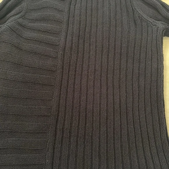 Vince navy ribbed sweater. Size small. - Picture 5 of 8